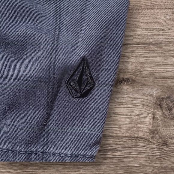 MEN'S VOLCOM CORPO CLASS SHORTS - Picture 3 of 9